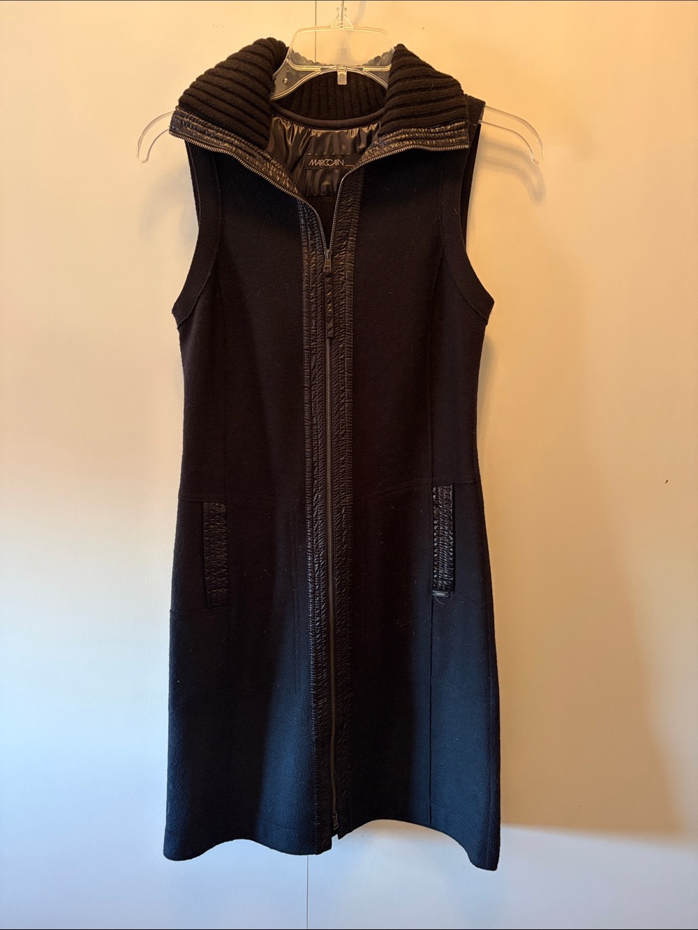 Sleeveless Black Zip-Front Dress with Ribbed Collar